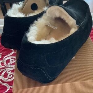 Men’s UGG Ascot Black suede slippers New in Box US size 10